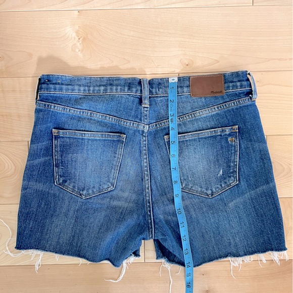Madewell cutoff shorts / size 26 / medium blue denim - Picture 2 of 2